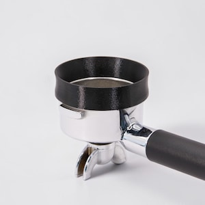 Magnetischer Kaffeedosierring für Lelit 57-mm-Siebträger | Tamper-Through-Design, kompatibel mit Tamperstationen und WDT-Werkzeugen