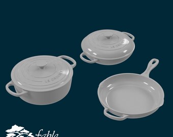 以下が含まれることがあります： グレーの鋳鉄製の調理器具3点セット: 蓋付き鍋、フライパン、ソースパン。調理器具はル・クルーゼ製です。