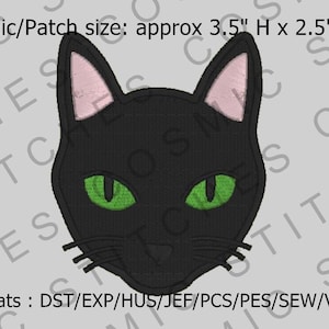 Op de afbeelding: Borduurpatroon van een zwarte kat met groene ogen en roze oren. Het ontwerp is ongeveer 8,9 cm hoog en 6,4 cm breed. Bestandsformaten omvatten DST, EXP, HUS, JEF, PCS, PES, SEW, VP3 en XXX.