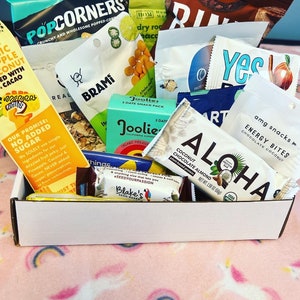Vegan Snacks - Vegan Care Package - Vegan Snacks - Vegan Box - Vegan Gift - Vegan Food - Care Package for Vegans - Vegan Gift Box Basket