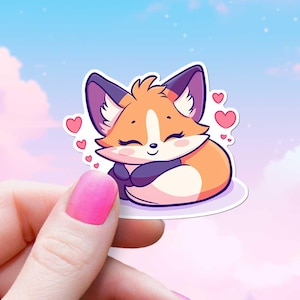 Sticker schattige vos opgerold, slapende vos in chibi-stijl, lieve baby kawaii dutje sticker, nerdy vos voor bidon laptop Kindle