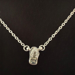 Witziger Schmuck für den Sommer! Silber Ton und Strass Flip Flop Sandale Halskette.