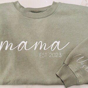 Personalized Mama Sweatshirt, Custom Mom Sweatshirt, Mama Sweatshirt with Name, Gift for New Mom, Mothers Day Gift, Gift for Mom
