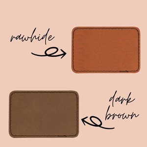 Pu&ograve; includere: Due campioni di pelle, uno di colore marrone scuro etichettato "marrone scuro" e l'altro di colore marrone chiaro etichettato "pelle grezza".