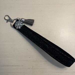 Spider wristlet keychain