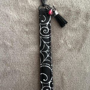 Spider wristlet keychain
