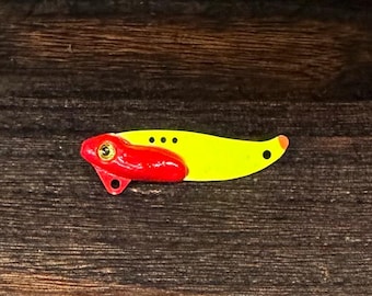 Yellow Clown Blade Bait: Vibrating Fishing Lure