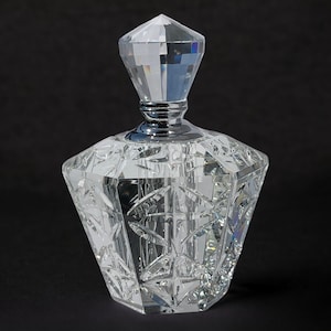 Refillable crystal glass perfume bottle