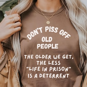 Retiring coworker funny ageing retirement present t-shirt, funny old people tee, sarcastic 70th 60th birthday gift for grandma or grandpa