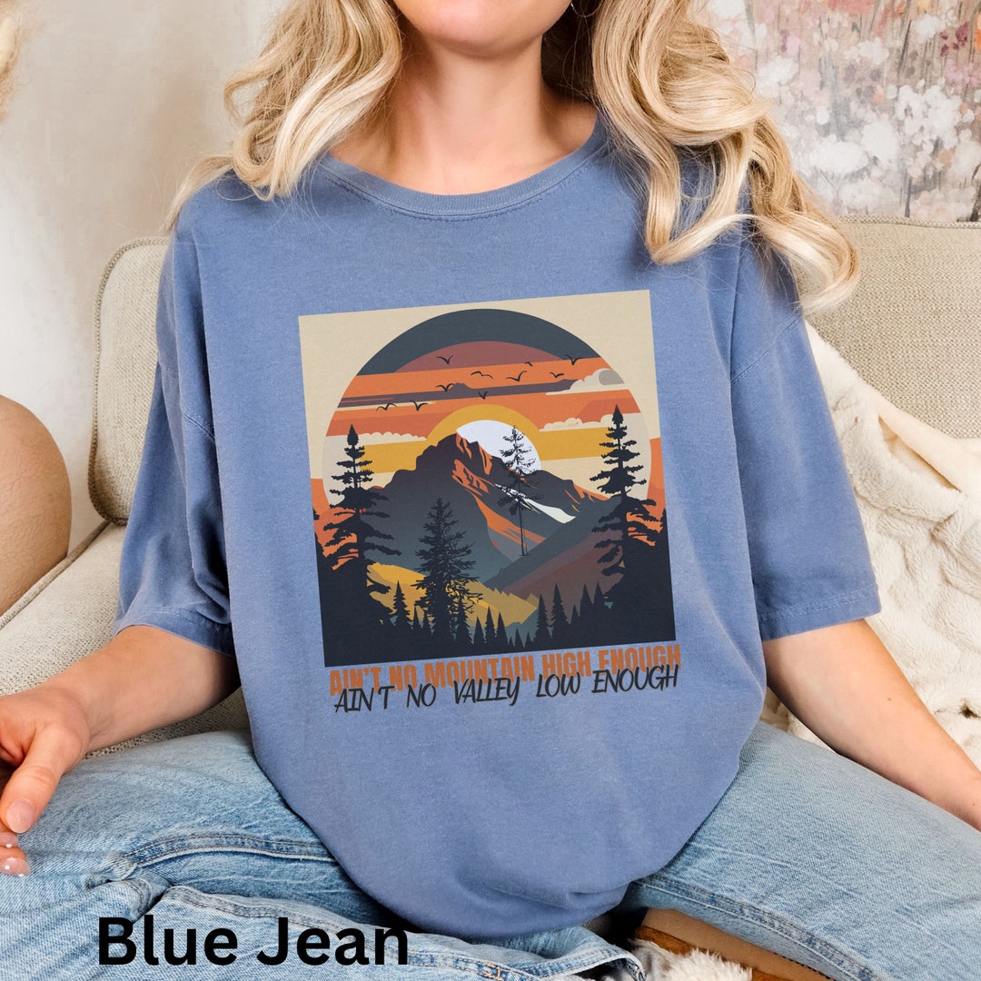 Men's Ecuador Mountain Graphic T-Shirt - Eco-Friendly Vintage Tee, Short Sleeve, Limited Edition Travel Gift