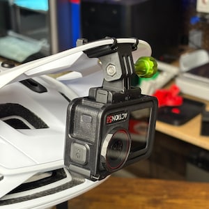 Fox SpeedFrame Pro RS用バイザーマウントの改良版 – セキュアアクションカムマウント