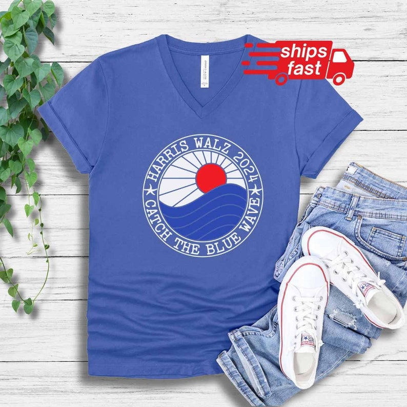 Camiseta de cuello en V Ride the Blue Wave de Kamala Harris Walz