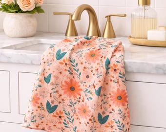 Toalla de mano con estampado floral dibujado a mano, decoración de baño estilo cottagecore en tonos melocotón