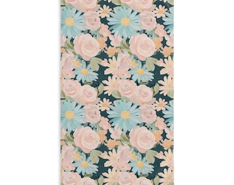 Handduk i pastellfärgad blombukett | Badrumsdekoration med rosor, prästkragar och fjärilar