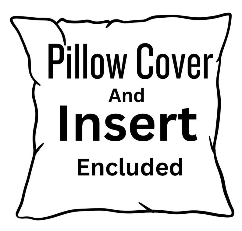 K&ouml;nnte beinhalten: Ein wei&szlig;er Kissenumriss mit schwarzem Rand, der den Text "Pillow Cover And Insert Included" in fetter, schwarzer Schrift tr&auml;gt. Das Bild ist eine einfache, klare Grafik.