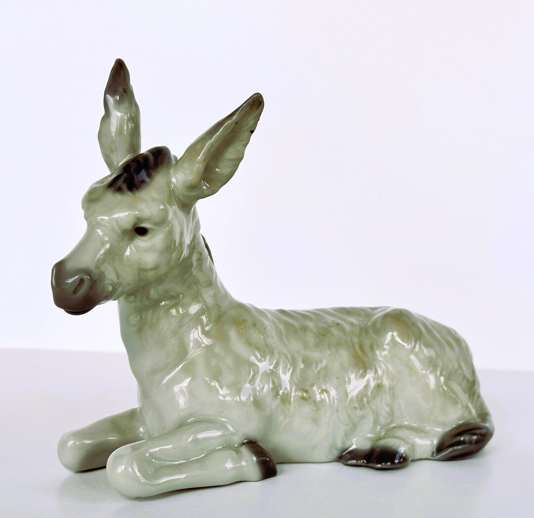 LLADRO NAO DONKEY 310 1990 Nativity Animal, Gray Donkey Laying Down