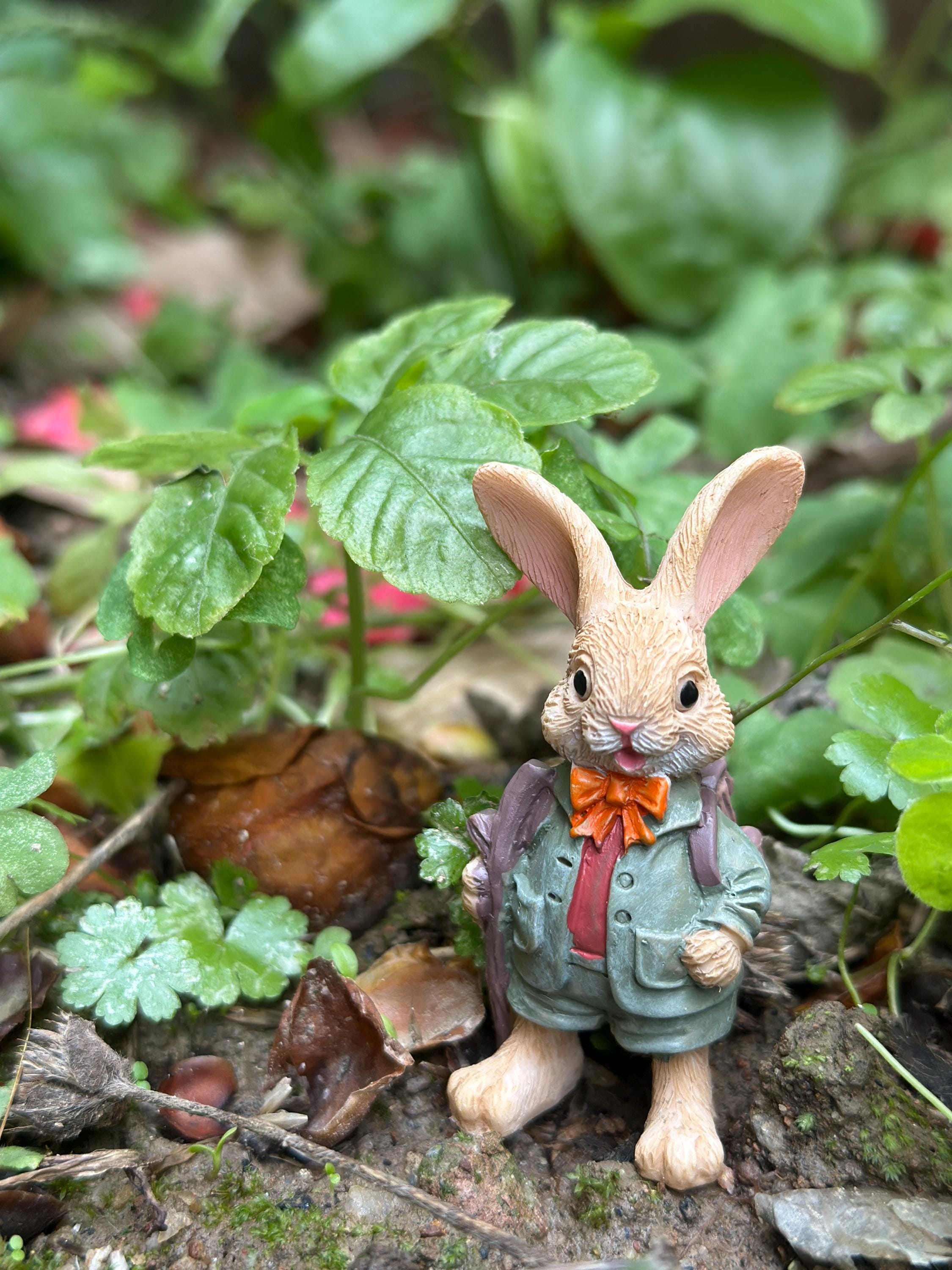 Resin Bunny Figurine Set Explorer Rabbits With Bags, 2-piece Miniature ...