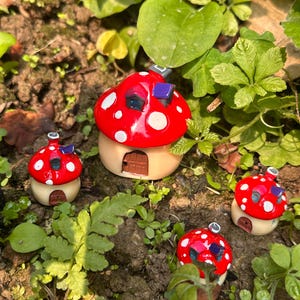 Miniatur-Pilzhaus-Set - Rote Feengarten-Häuschen aus Harz für Terrarium, Puppenhaus oder Walddekor