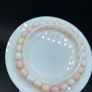 High Quality Pink Queen Conch Shell bracelet, Beaded Stretch bracelet, 7 MM, 6.5 inches