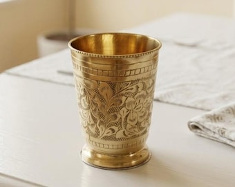 Graverat mässingsglas, antik guldmässingsglas, handgjord indisk metallkopp, ayurvediskt vattenglas, traditionellt porslinspresent