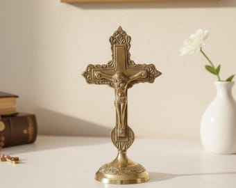 Antik mässingskrucifix | Kristen korsdekoration | Dekoration till kyrka eller bönebord | Dop- eller konfirmationsgåva