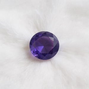 Loose round sapphire crystal for ring making