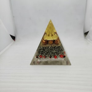 Vastu Shree Yantra Orgone Pyramid | Handmade Golden Meru Crystal Pyramid with Red Stone, Pyrite & Rudraksha | Spiritual Décor for Energy Healing, Meditation & Good Fortune