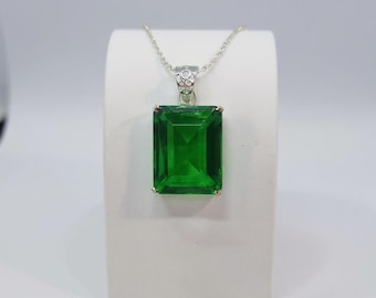 Smaragdgroene kettinghanger 100-110 kt – prachtige sterlingzilveren edelsteensieraden, tijdloos erfstuk, spiritueel kristalgenezingscadeau
