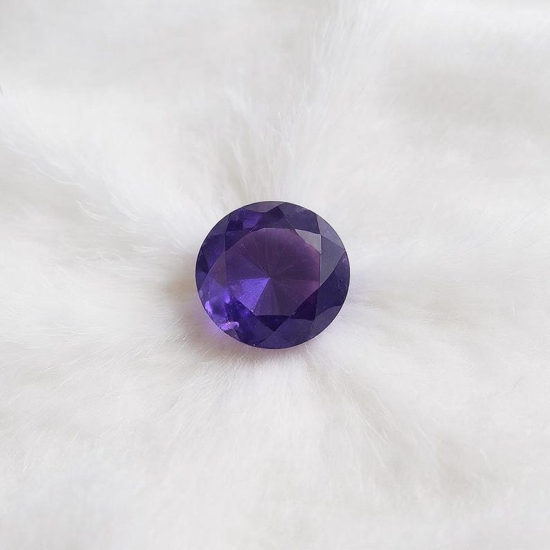 Loose round sapphire crystal for ring making