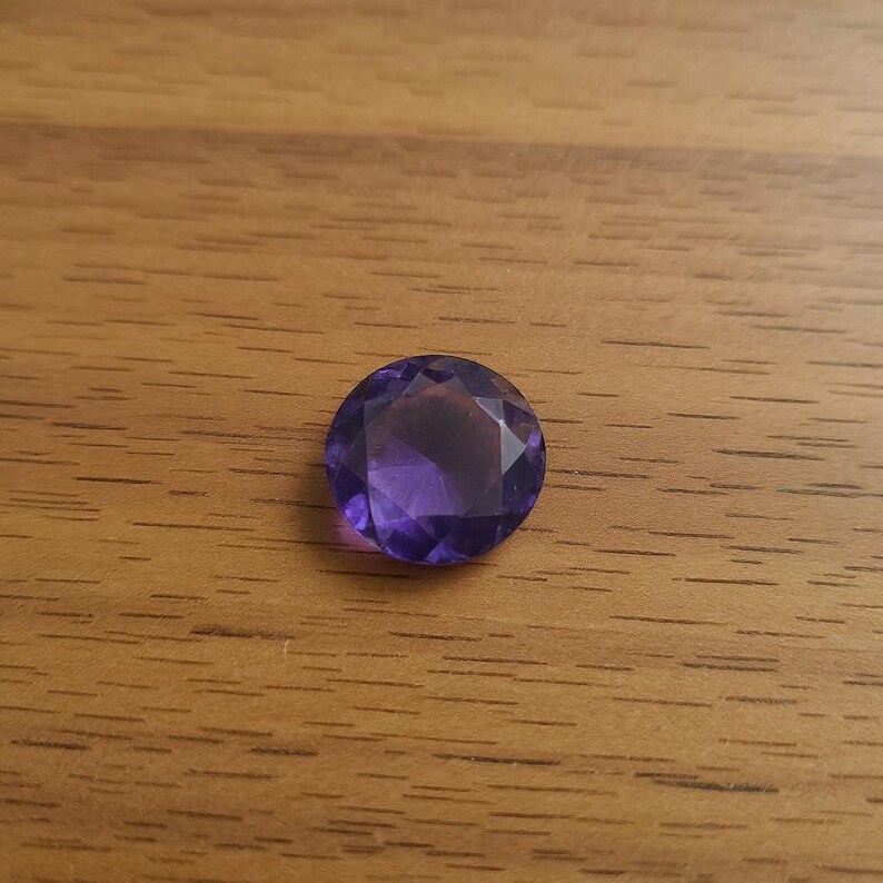 Purple sapphire for custom jewelry designs