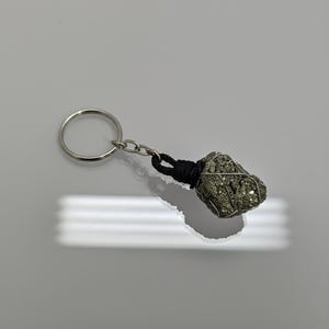 healing gemstone keychain for confidence and focus