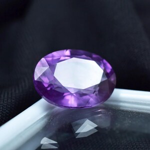 "8-9 carat purple sapphire in oval cut, premium quality loose stone for earrings or pendant settings"