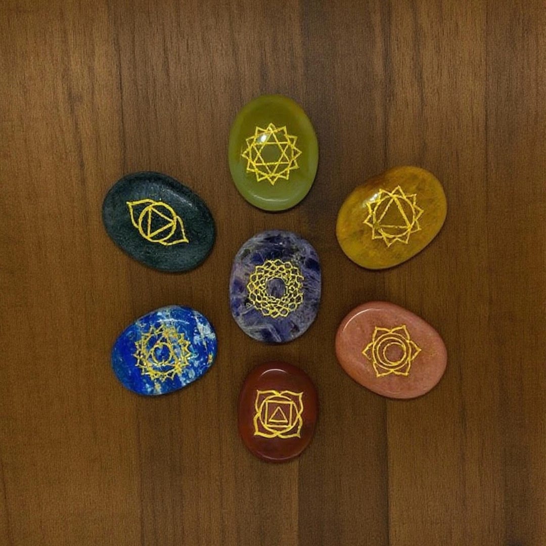 7 Chakra Stones Set Engraved Palm Crystals for Reiki Meditation Healing ...