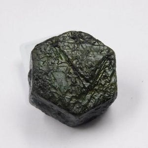 Green Emerald Raw Rough, 150.67 Carat Earth-Mined Gemstone, Ideal for Jewelry Creation, May Birthstone, Perfect Gift-Free Delivery