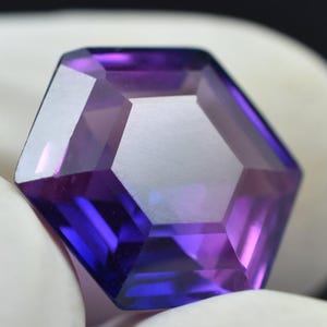 10-12 Carat Purple Sapphire Gemstone: Round Faceted Cut