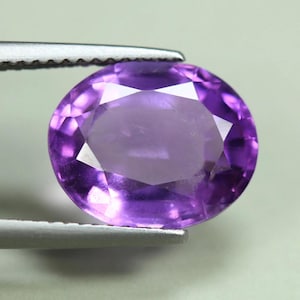 "Loose oval-shaped purple sapphire, 8-9 ct, perfect for DIY jewelry designs"