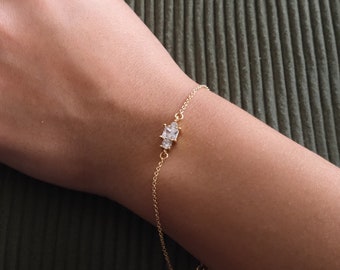 Diamond Cluster Bracelet in 18K Gold Plated, Dainty Ladies CZ Cluster Bracelet, Dainty Minimalist CZ Cluster Chain Bracelet, Gift for her