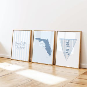 Impressões digitais personalizadas da Costa | Pôsteres modernos para dormitórios de estudantes em azul claro | Conjunto de 3 impressões de parede | Arte universitária personalizada da Costa Leste
