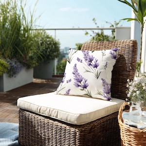 Outdoor Pillow - Lavender lifestyle, Outdoor decor, daisy pattern, Patio accent, Garden cushion, Al-fresco elegance, throw pillow, balcony
