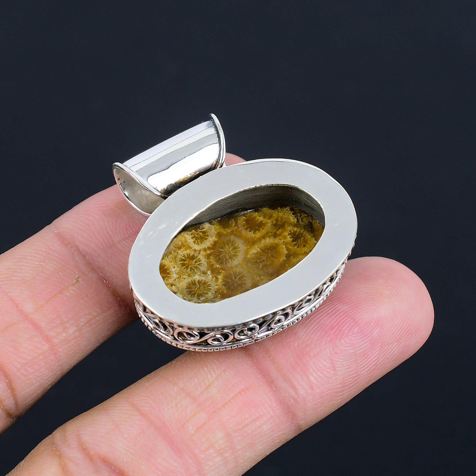 Pendentifs en or 18 carats et corail rouge