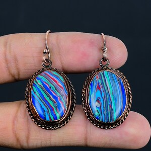 Pendientes de calsílica arcoíris: joyería de cobre electroformado hecha a mano