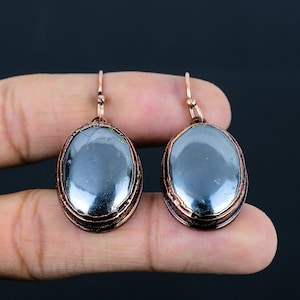 Pendientes de shungita de cobre electroformado: joyería étnica hecha a mano