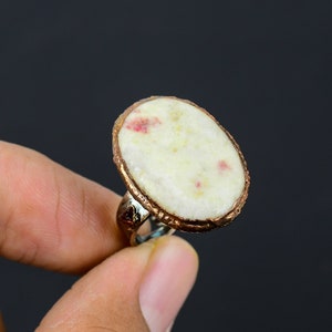 Anillo de cinabrio Anillo de cobre electroformado Anillo de piedras preciosas ajustable Joyería de cinabrio Anillo nuevo hecho a mano Joyería electroformada Regalo de boda