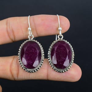 Orecchini cabochon in granato rosso naturale riempiti d'oro - Pietra preziosa ovale da 6 x 8 mm - Italia