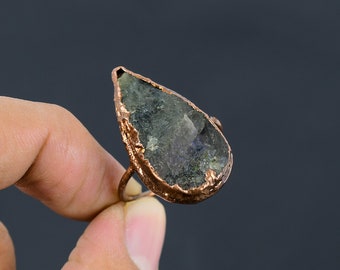 Anello in labradorite di rame elettroformato, gioiello con pietre preziose regolabile fatto a mano