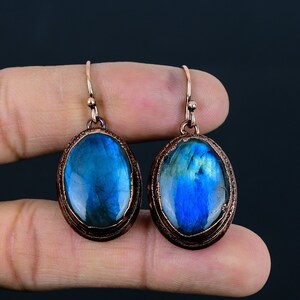 Pendientes de labradorita de cobre electroformado: joyería de piedras preciosas hecha a mano
