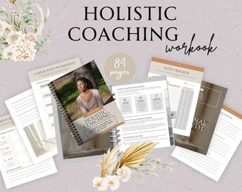 Può includere: Un quaderno di lavoro intitolato "Holistic Coaching Workbook" con 84 pagine. Il quaderno è aperto per rivelare una varietà di fogli di lavoro, tra cui un foglio di lavoro sul percorso professionale, un tracker del sonno e un diario di crescita personale.