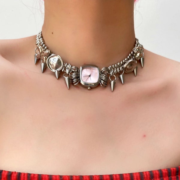 Uhren-Halskette, Punk-Uhren-Halskette, Spike-Gothic-Halskette, funky Uhren-Halskette, coole Mädchen-Halskette, edgy Emo-Kunstschmuck im Y2K-Stil