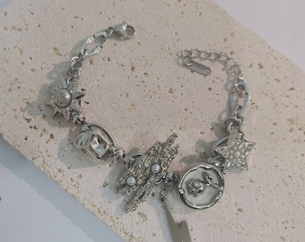 Pulsera de botones Y2K, joyería de estrellas y lunas, pulsera cibernética Y2K, pulsera grunge de los 90, dije gótico hecho a mano, pulsera gruesa, pulsera hip hop