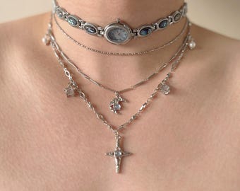 Conjunto de gargantilla y collar con reloj azul plateado, collar de cadena con capas cruzadas, collar único de reloj de varias hebras con dijes, regalo de reloj para ella.